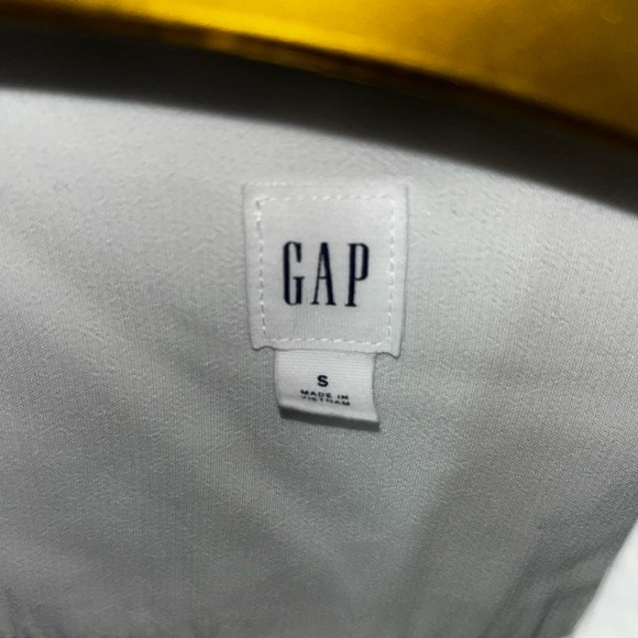 Gap - Picture 3 of 7